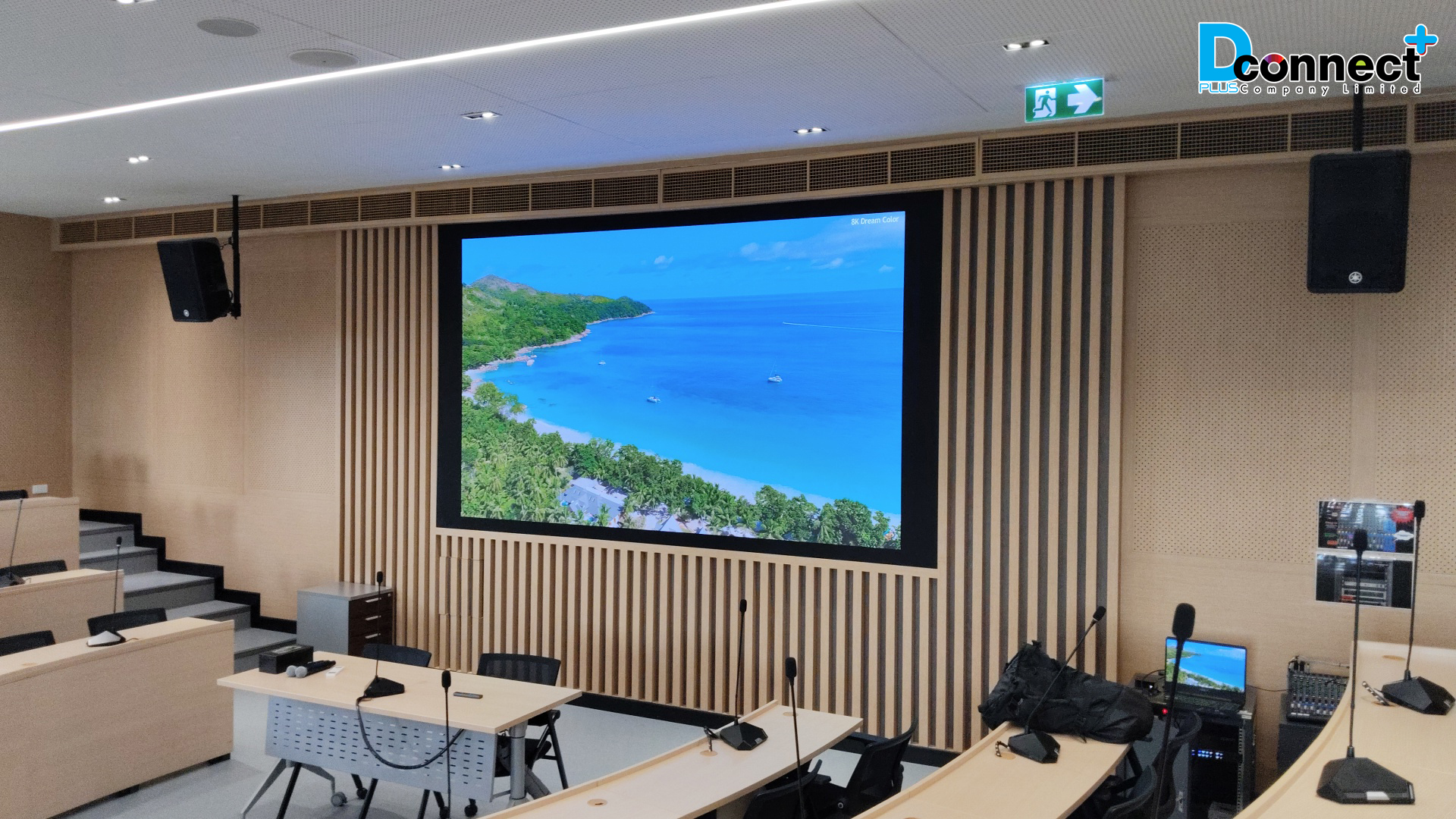 COP27 Debrief “Indoor 55inch Touch-Screen Vertical Kiosk